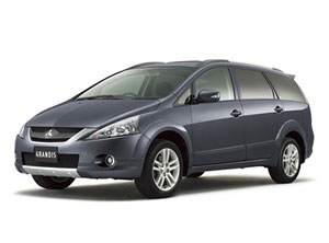 Mitsubishi-Grandis-2.4-Auto